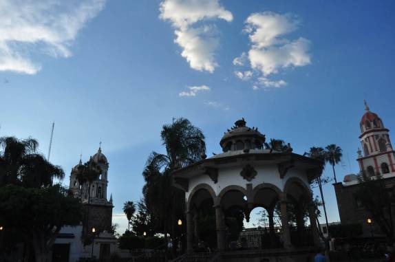 Coreto da praça de Tlaquepaque, bairro artístico de Guadalajara, no México